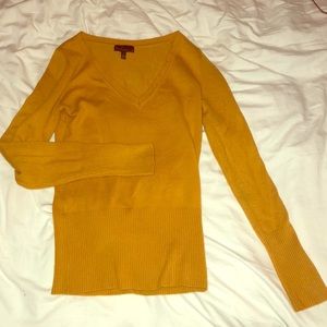 YELLOW SWEATER